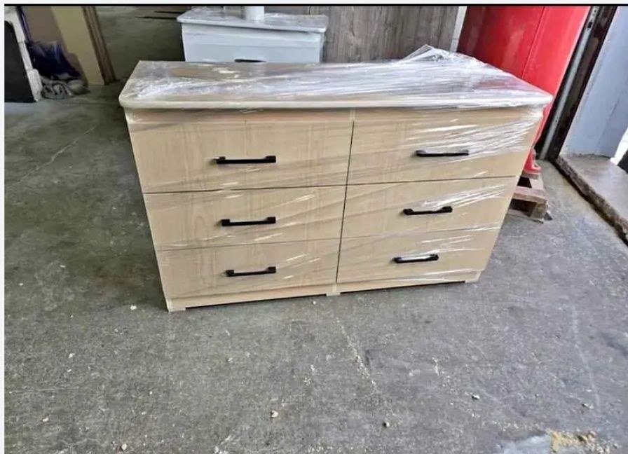 Modern Natural Oak 6-Drawer Dresser with Matte Black Handles thumbnail 3